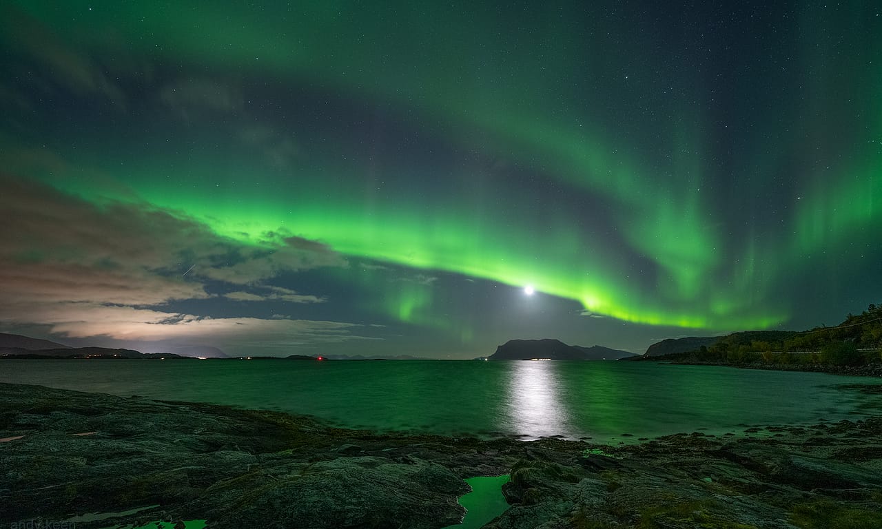 A night on the beach under the Northern Lights