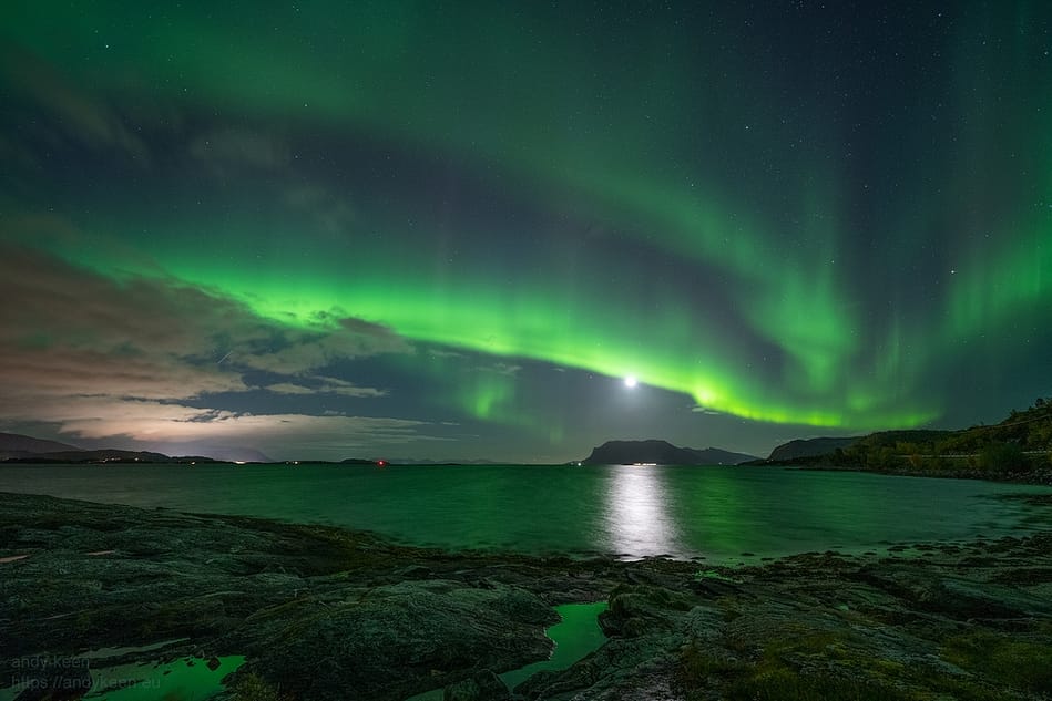 A night on the beach under the Northern Lights